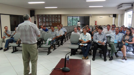 Geraldo Santos em palestra no Comitê SF4